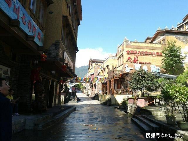 令人发指!地铁站男子猥亵女生,她的手机拍摄成为铁证!网友声援并为她点赞!